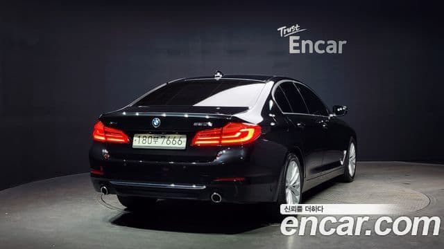 BMW 5 Series 2019 — ფოტო 4/20