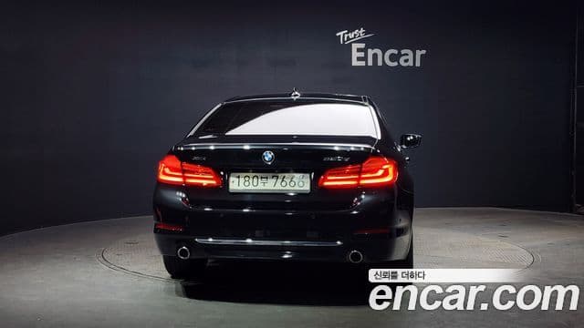 BMW 5 Series 2019 — ფოტო 15/20