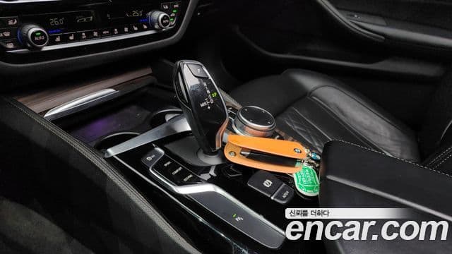 BMW 5 Series 2019 — ფოტო 14/20