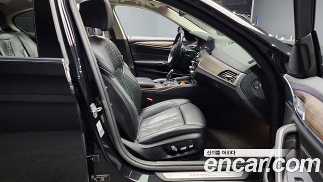 BMW 5 Series 2019 — ფოტო 1/20