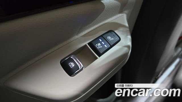Kia Carnival 2024 — ფოტო 18/20