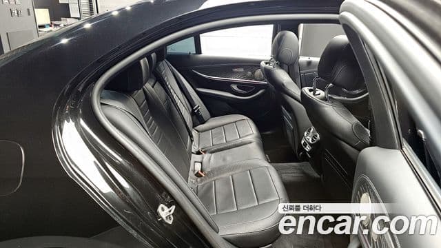 Mercedes-Benz E-Class 2022 — Şəkil 11/20