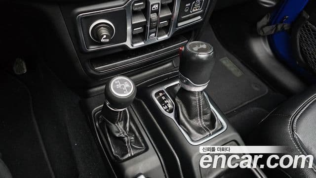 Jeep Wrangler 2022 — Şəkil 9/20