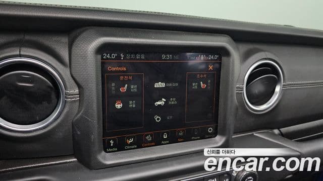 Jeep Wrangler 2022 — фото 17 из 20