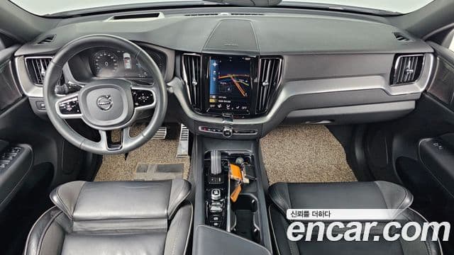 Volvo XC60 2020 — ფოტო 9/20