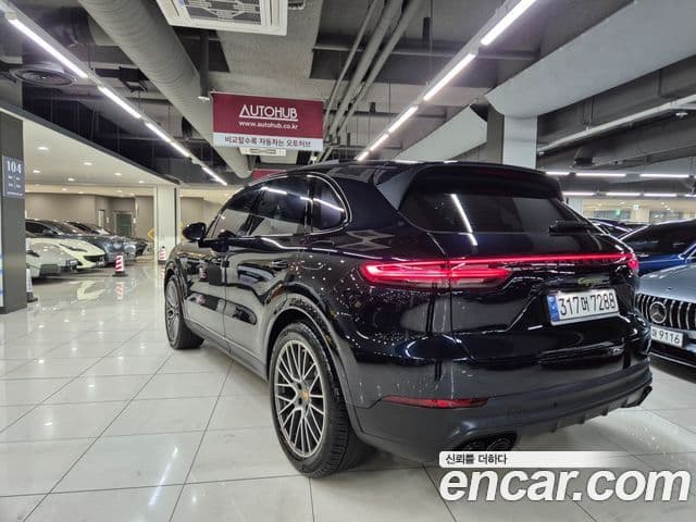 Porsche Cayenne 2023 — Photo 18/20