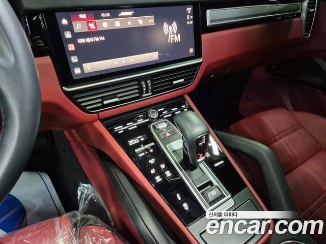 Porsche Cayenne 2023 — Photo 9/20