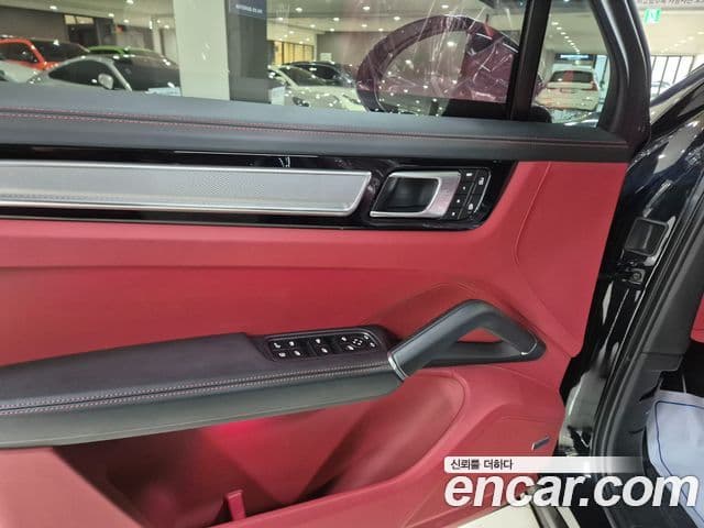 Porsche Cayenne 2023 — Photo 20/20