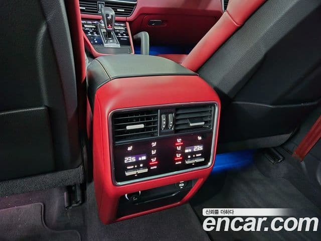 Porsche Cayenne 2023 — Photo 7/20