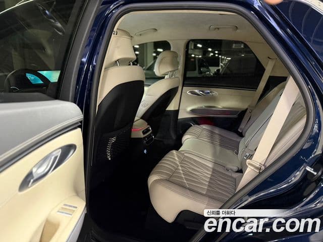 Genesis GV70 2021 — ფოტო 8/20