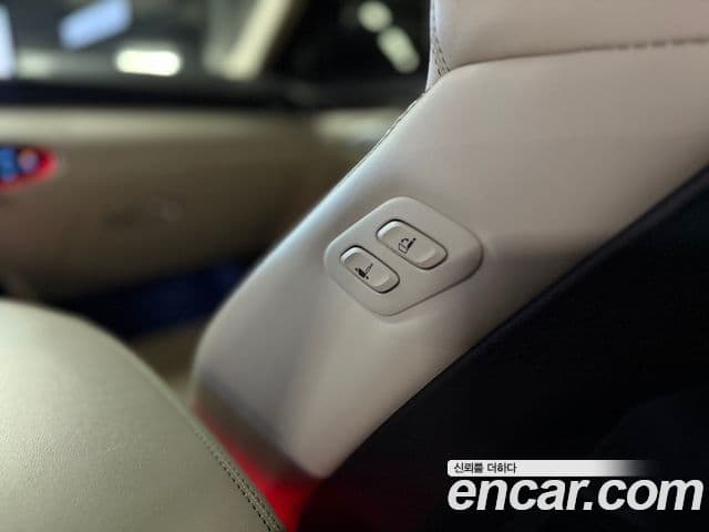 Genesis GV70 2021 — ფოტო 12/20