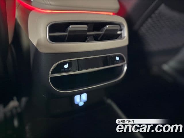 Genesis GV70 2021 — ფოტო 13/20