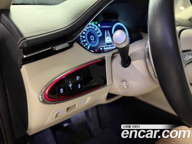 Genesis GV70 2021 — ფოტო 14/20