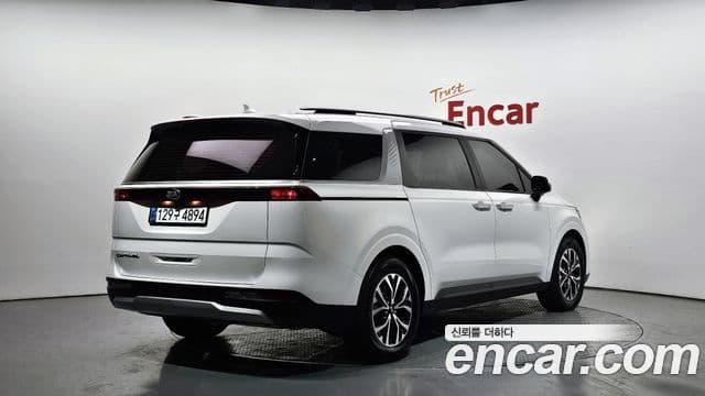 Kia Carnival 2020 — ფოტო 2/20