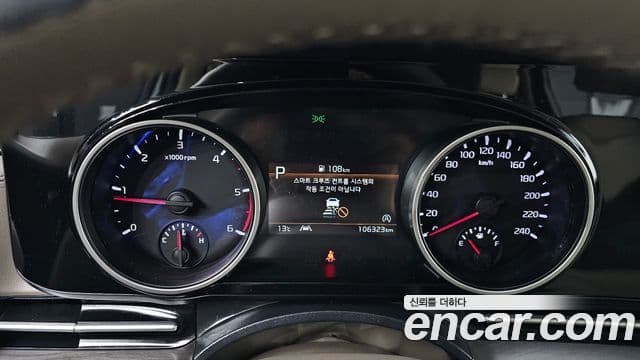 Kia Carnival 2020 — ფოტო 8/20
