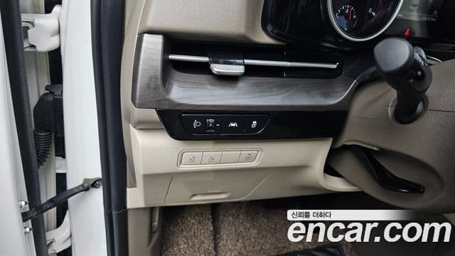 Kia Carnival 2020 — фото 12 из 20