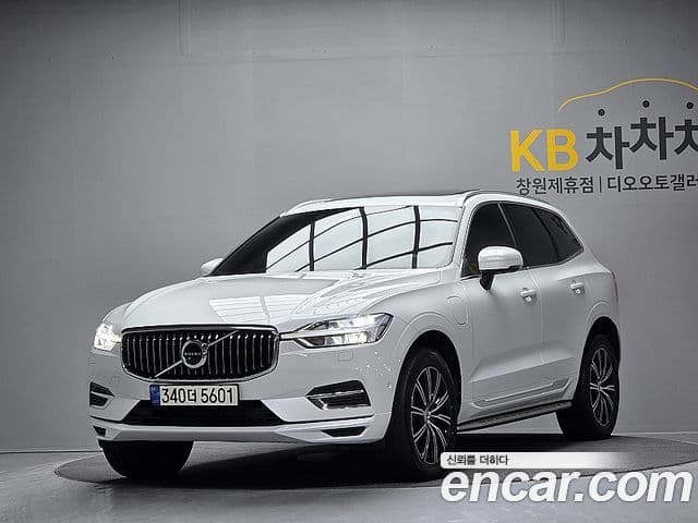 Volvo XC60 2021 — ფოტო 10/20