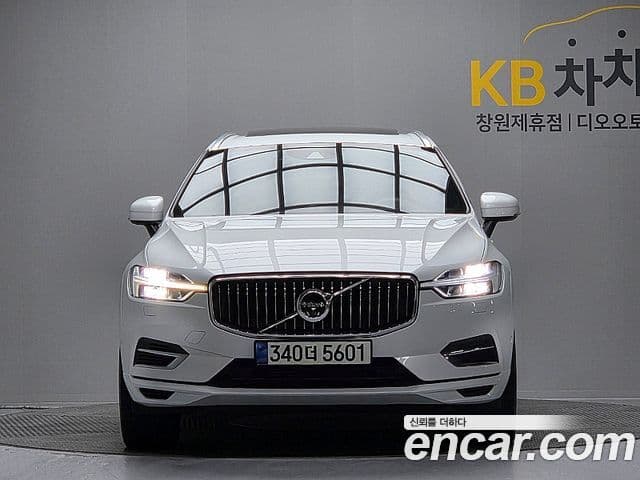 Volvo XC60 2021 — ფოტო 2/20
