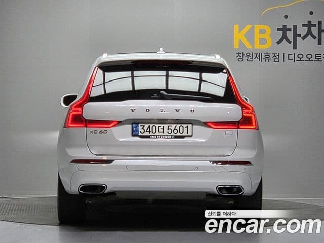 Volvo XC60 2021 — ფოტო 3/20