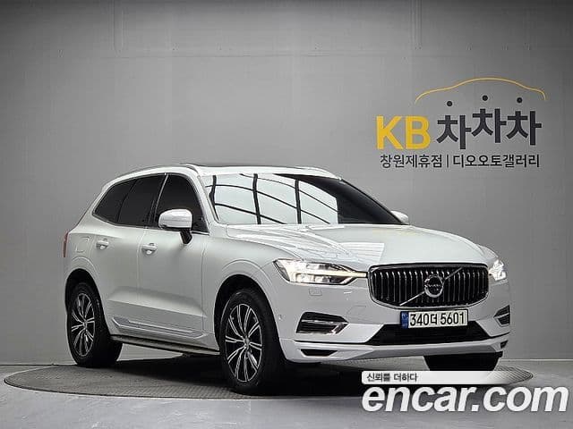 Volvo XC60 2021 — ფოტო 4/20