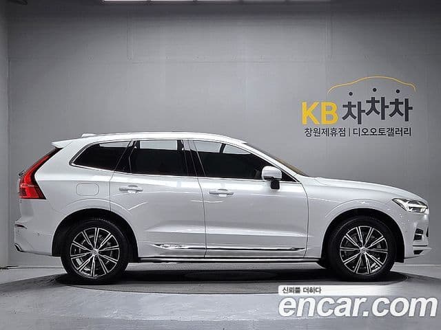Volvo XC60 2021 — ფოტო 6/20