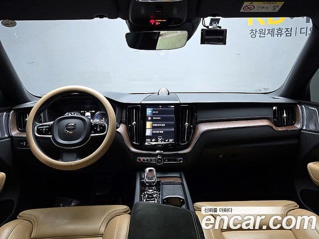 Volvo XC60 2021 — ფოტო 9/20