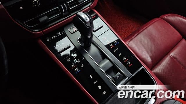 Porsche Macan 2023 — Şəkil 9/20
