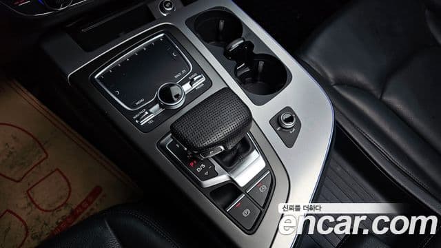 Audi Q7 2019 — Şəkil 9/20