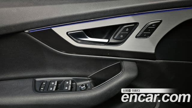 Audi Q7 2019 — Şəkil 12/20