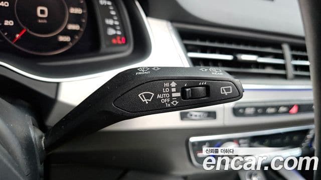 Audi Q7 2019 — Şəkil 16/20