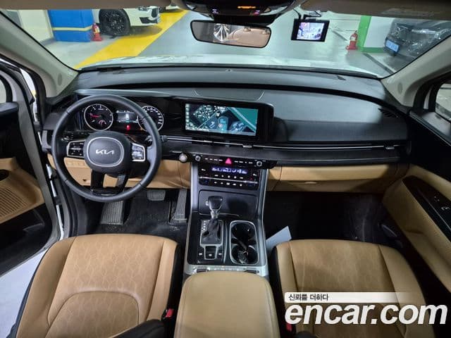 Kia Carnival 2022 — ფოტო 15/20