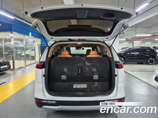 Kia Carnival 2022 — ფოტო 18/20