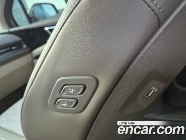 Kia Carnival 2021 — Şəkil 18/20