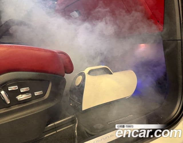 Porsche Cayenne 2021 — Photo 9/20