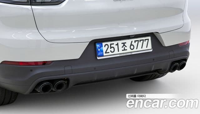 Porsche Cayenne 2021 — Photo 12/20