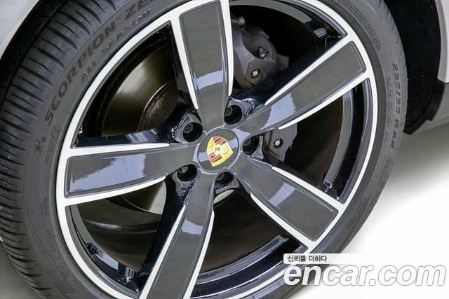 Porsche Cayenne 2021 — Photo 17/20