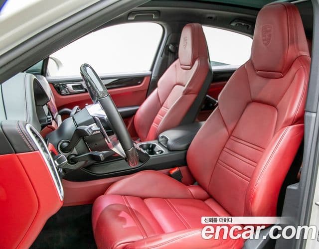 Porsche Cayenne 2021 — Photo 13/20