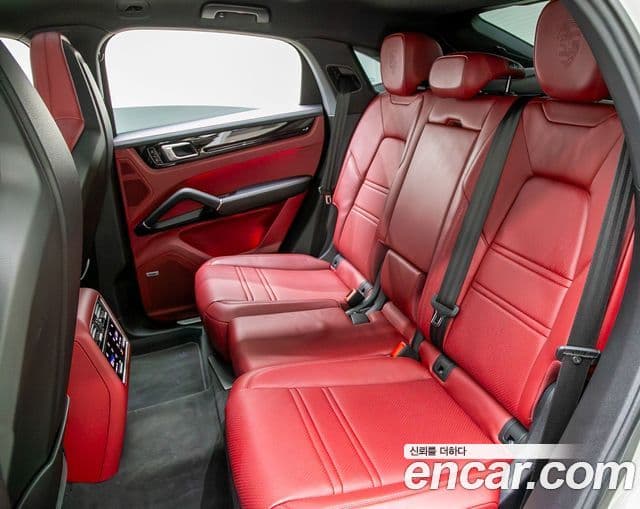 Porsche Cayenne 2021 — Photo 19/20