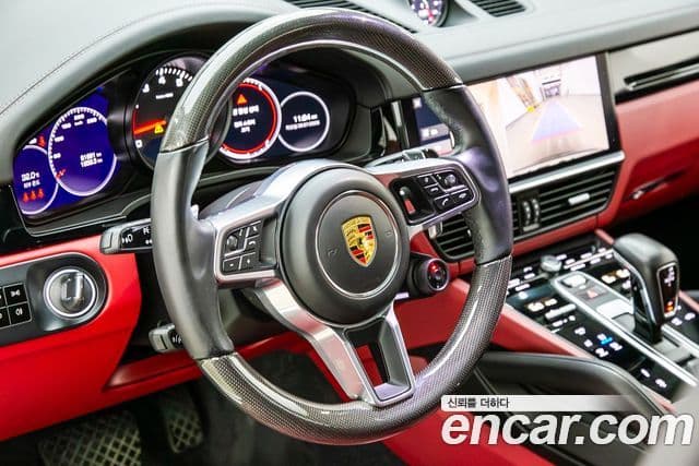 Porsche Cayenne 2021 — Photo 8/20