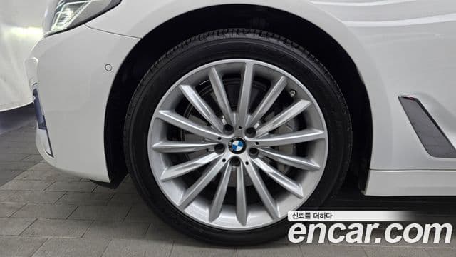 BMW 5 Series 2023 — ფოტო 5/20