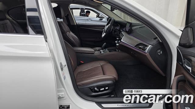 BMW 5 Series 2023 — Photo 11/20