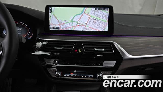 BMW 5 Series 2023 — Photo 18/20