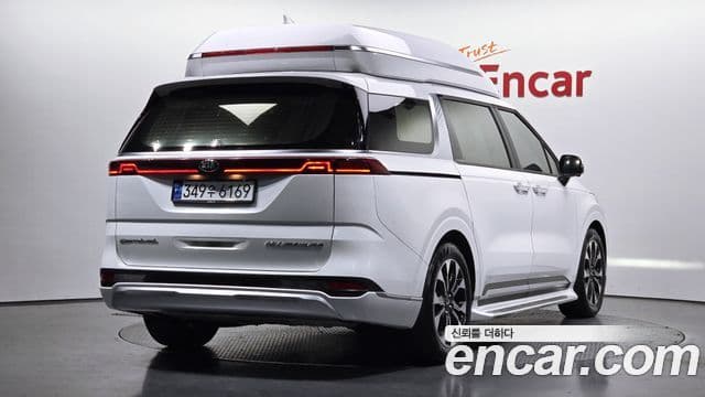 Kia Carnival 2021 — ფოტო 2/20