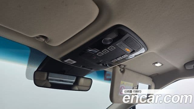 Kia Carnival 2021 — ფოტო 18/20