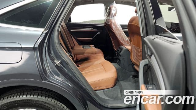 Audi Q5 2023 — Şəkil 12/20