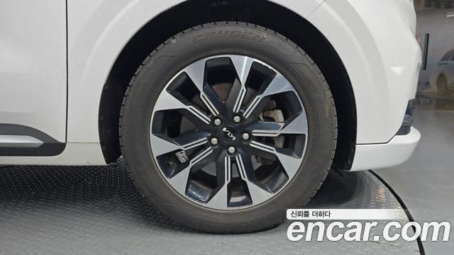Kia Carnival 2021 — Фото 4/20