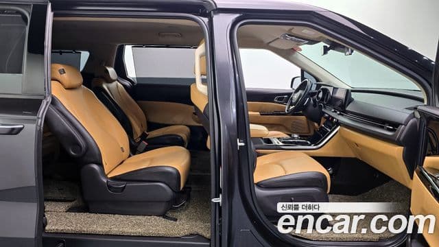 Kia Carnival 2020 — фото 10 из 20