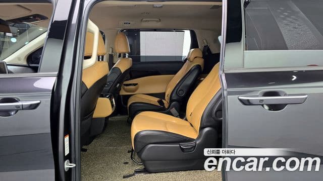 Kia Carnival 2020 — фото 12 из 20