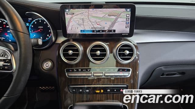 Mercedes-Benz GLC-Class 2021 — ფოტო 14/20