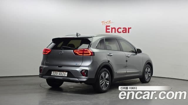Kia Niro 2019 — фото 2 из 20